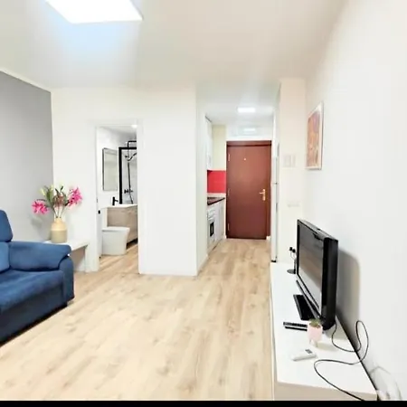 Cerca Agp, Centrico, Piscinas , Playa, Confortable Apartment *